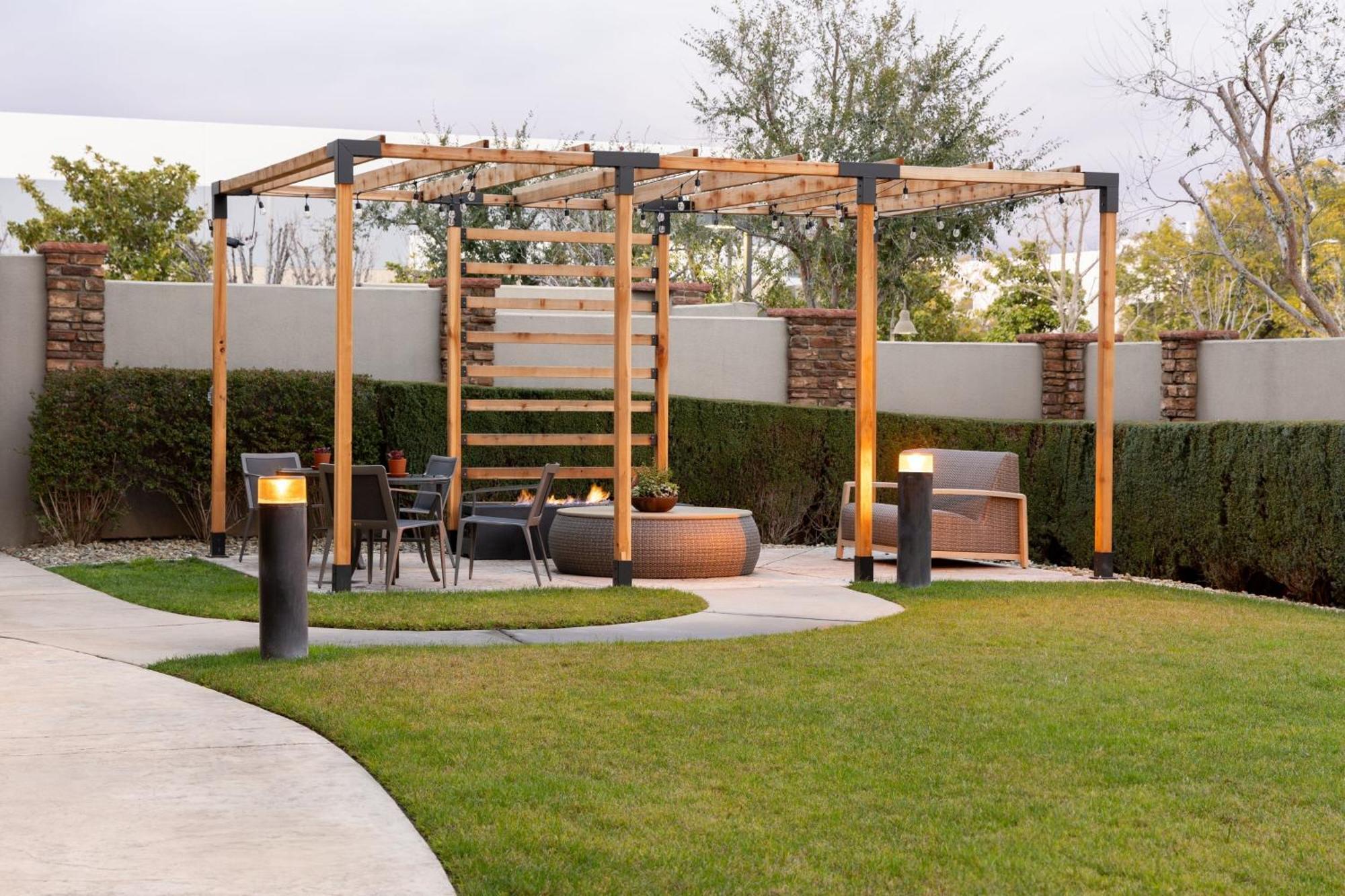 Courtyard By Marriott Ontario Rancho Cucamonga Hotell Exteriör bild