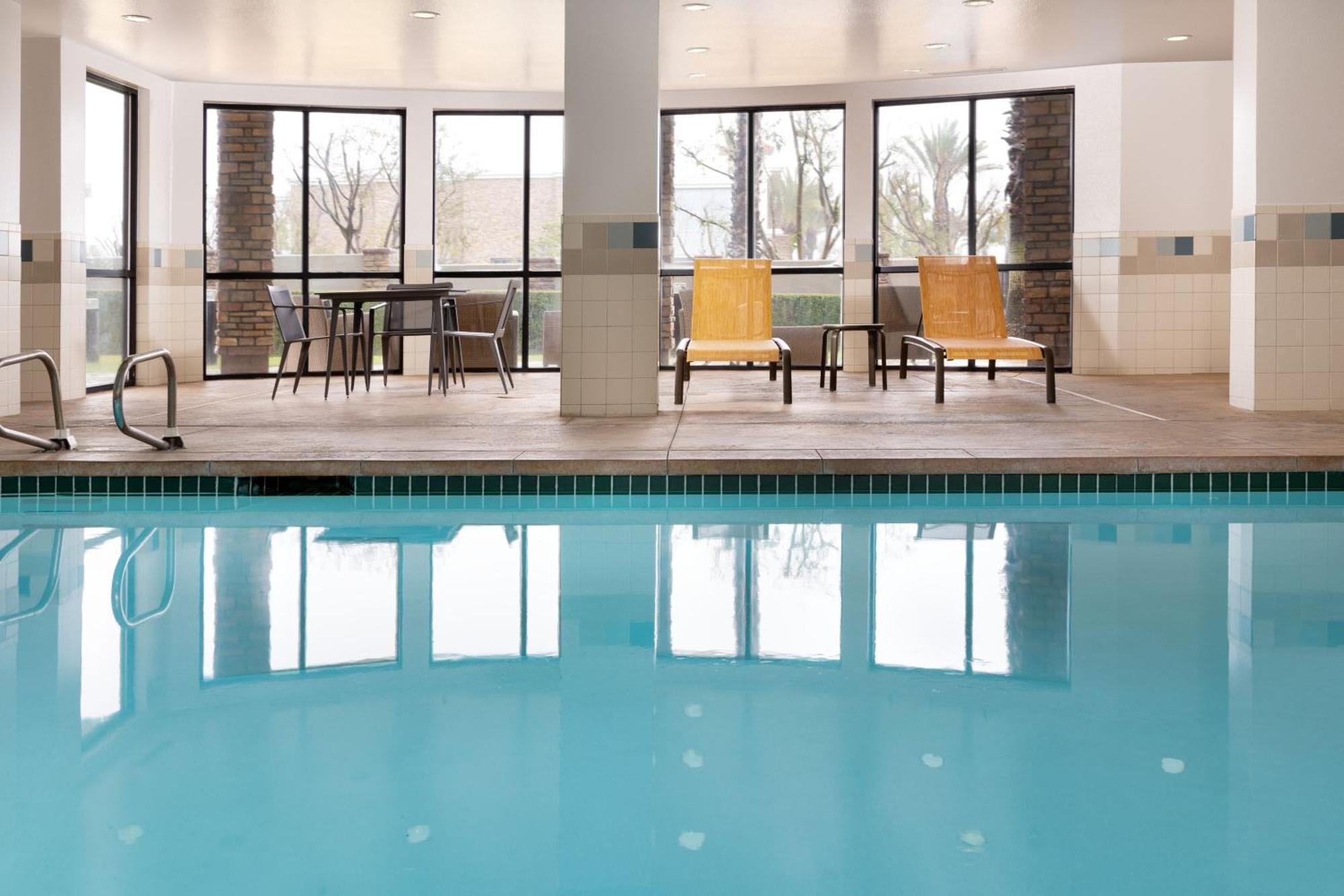 Courtyard By Marriott Ontario Rancho Cucamonga Hotell Exteriör bild