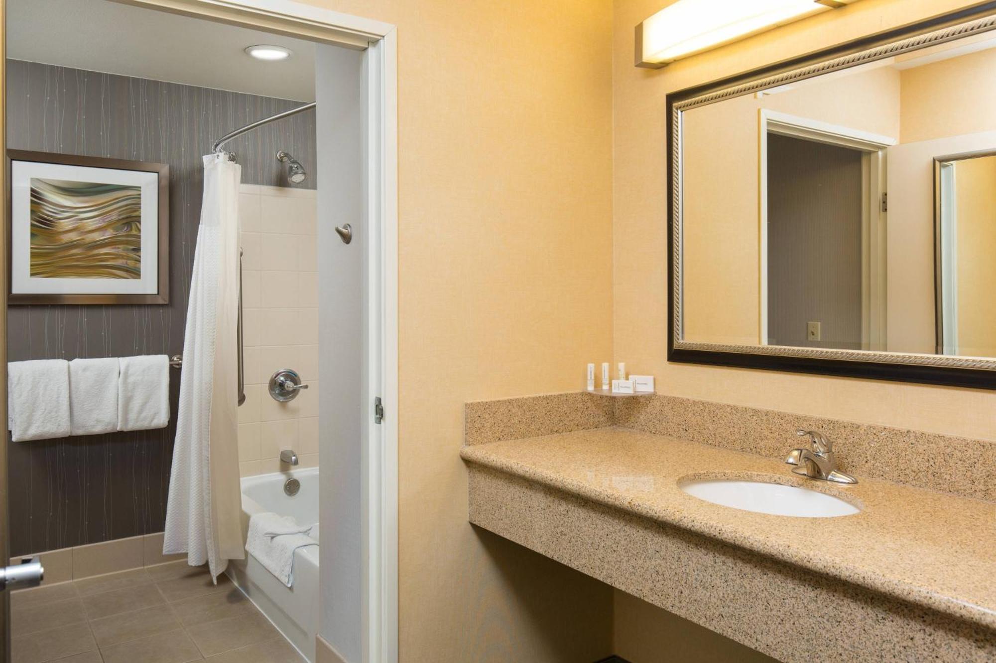 Courtyard By Marriott Ontario Rancho Cucamonga Hotell Exteriör bild